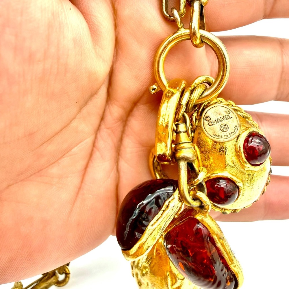 1970s CHANEL Gripoix Necklace Red Poured Glass Cluster 29" Gilt Chain VTG 105g - Picture 8 of 16